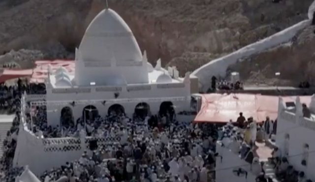 مراسم سالیانه مقبره هود پیامبر در حَضْرَمَوت یمن