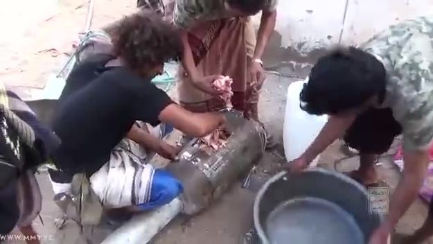 ارسال مواد غذایی با موشک به شهر محاصره شده الدریهمی یمن